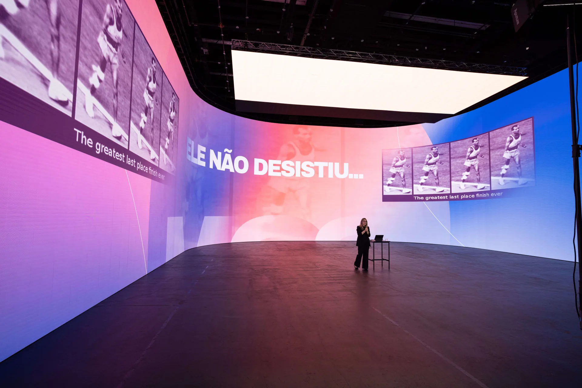 Vista ampla do palco durante a Masterclass Cultura de Segurança 2025